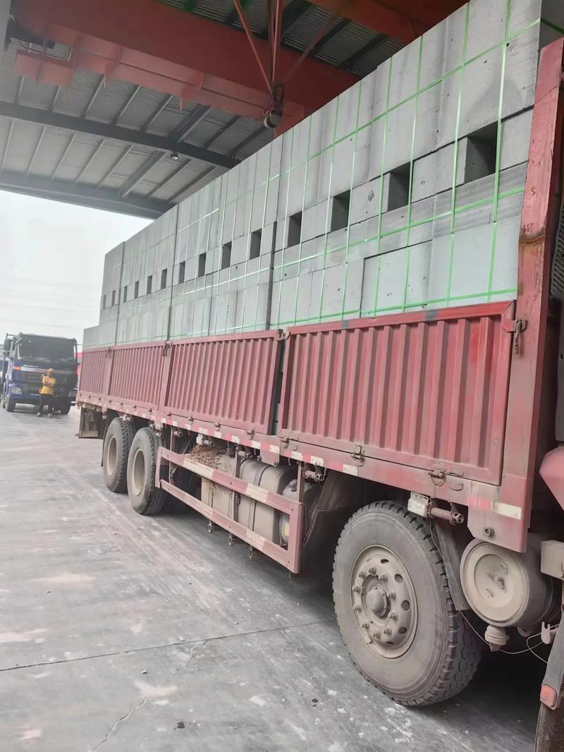 东阿水泥砖厂家一家从事加气块,石膏板,石膏粉等新型